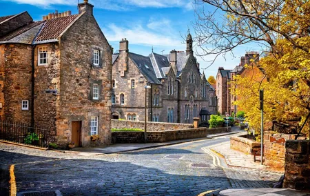 Experience Edinburgh with a Self Guided Walking Tour