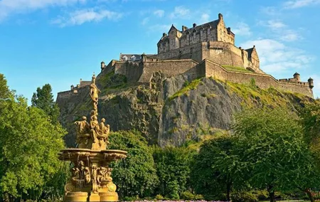Edinburgh Half Day Guided Private Tour in a Premium Mercedes Minivan