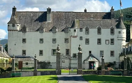 Private Traquair House, Dawyck Gardens and Border Day Tour