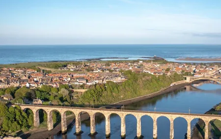 Private Edinburgh Day Tour in a Black Cab to Scottish Borders