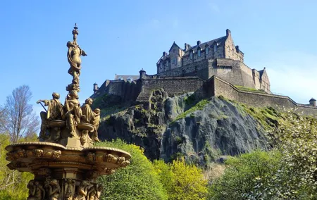 Historic Edinburgh: Exclusive Private Tour with a Local