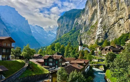 From Bern: Swiss Alps, Lauterbrunnen, Beatus Caves, Grindelwald