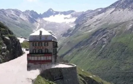 Goldfinger James Bond 007 Furka Movie Sightseeing Tour from Bern
