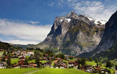 Swiss Alps: Interlaken and Grindelwald Day Trip from Zurich