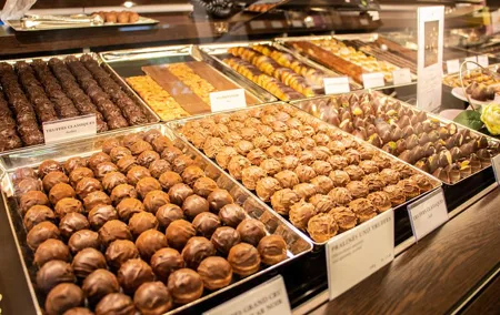 Zurich: Chocolate Tasting and Walking Tour with a Local