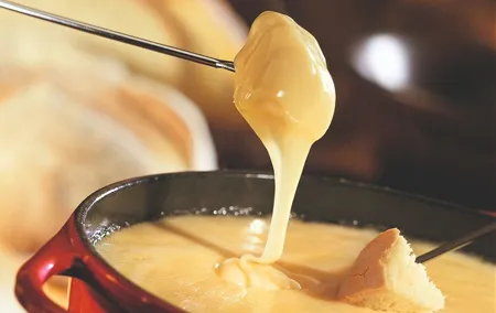 Culinary Tour from Zurich with Traditional Swiss Cheese Fondue Dinner