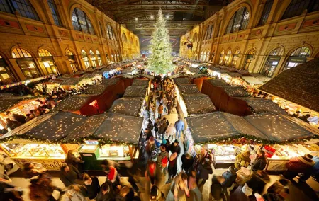 Christmas Walking Tour in Zürich: Exploring Holiday Charm