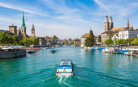 Zurich Small-Group Walking Tour Including a Lake Cruise