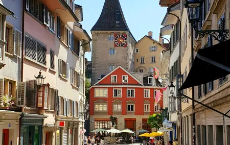 Einstein in Zurich: Walk in Time Exploration Game and Tour