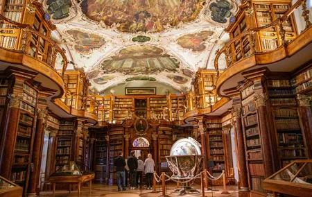 Old Town Tour with Cathedral and Collegiate Library