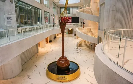 LINDT Home of Chocolate, Cruise On Lake Zurich And Old Town Walking Tour