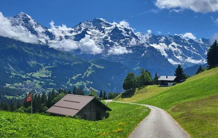 Private Swiss Alps Tour Lauterbrunnen, Villages, lakes Waterfalls