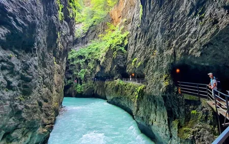 Aare Gorge and Enchanting Swiss Villages Private Tour