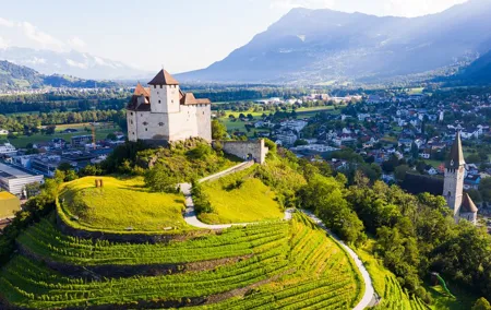 Private transfer: Zurich to Vaduz, 2h of sightseeing in Balzers