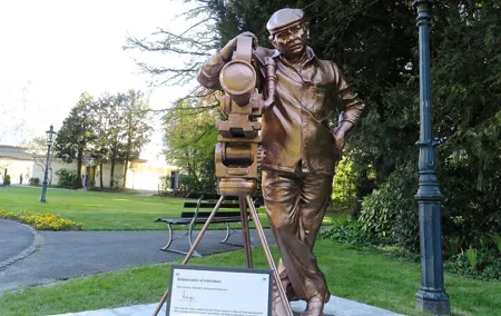 Interlaken: Yash Chopra Statue Private Tour From Zurich