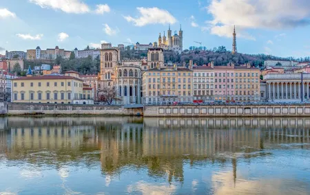 Private transfer: Zurich to Lyon, 2h sightseeing stop in Geneva