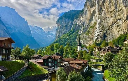 From Zurich: Swiss Alps, Lauterbrunnen, Beatus Caves, Grindelwald