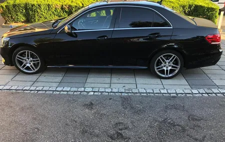 Premium Transfer from Zürich Airport to Zurich city or Zürich city to Airport