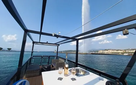 Geneva: Private Cruise on Lake Geneva with Aperitif