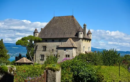 Private Trip from Geneva to Yvoire and Évian-Les-Bains in France
