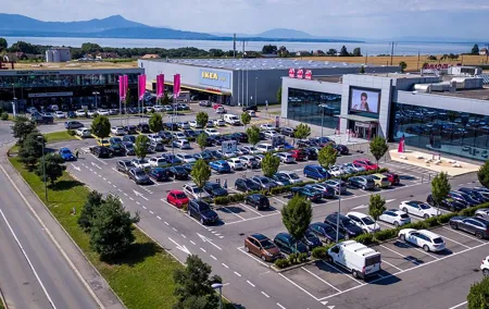 Private Shopping Experience at Fashion Outlet near Geneva
