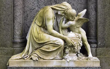 Private guided tour of the historic south cemetery in Leipzig