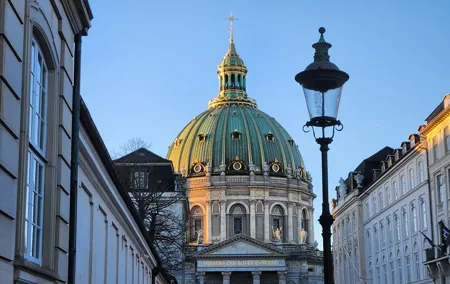 Walk & Ferry: Copenhagen Highlights + Change of Guards Finale