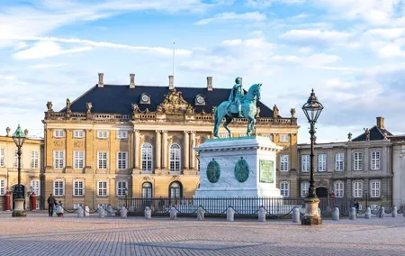Fast-Track Amalienborg Palace Museum Copenhagen Private Tour