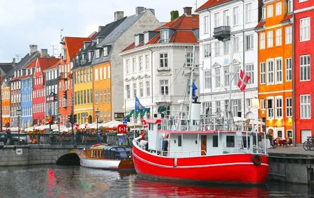 Copenhagen by Yourself with English driver 4/8h disposal by Sedan