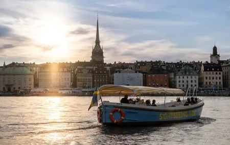 Open Electric Boat Ride in Stockholm with Live-Guide (EN/DE)