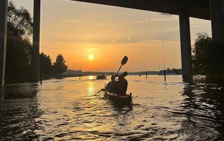 Sunset Kayak Tour in Central Stockholm and Swedish Fika