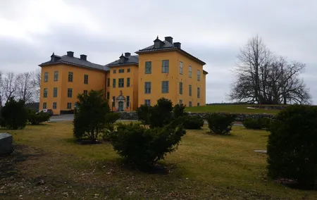 Drottningholm inner tour and Royal Swedish Palace and Castle Tour