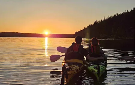Sunset kayak tour with fika on Stockholms lakeside