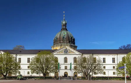 World War II Stockholm Old Town Walking Tour and Army Museum