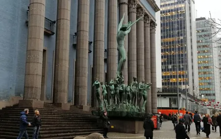Stockholm: Modern City and Old Town, a Small Group Walking Tour
