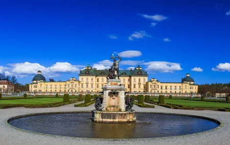 Skip-the-line Drottningholm Palace Stockholm Tour by Ferry