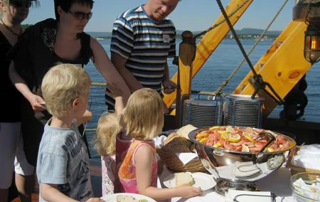 Oslo Fjord Evening Cruise with Shrimp Buffet on a Sailing Ship