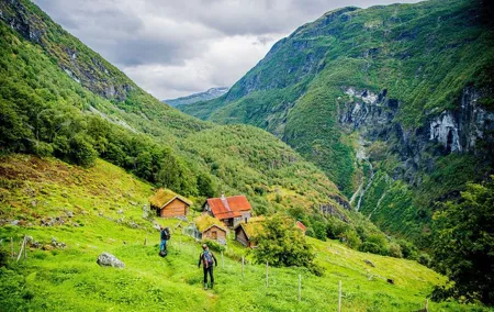 Oslo To Bergen Self-Guided Full Day Trip with Flåm Railway And Fjord Cruise