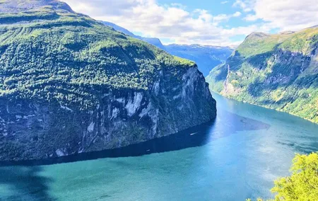 Oslo to Sognefjord Full Day Private Round Trip and Flåm Railway