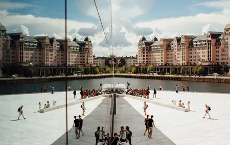 Oslo: Private VIP City Tour by Luxury Minivan with Driver & Guide