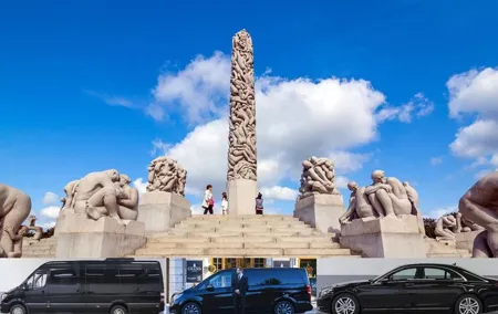 8 hours Full-Day Exclusive Oslo Tailormade Guided Limo Tour