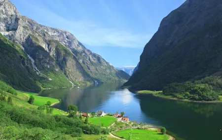 Private tour, Bergen to Oslo - Nærøyfjord Cruise & Flåm Railway