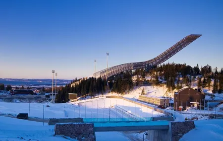 Full 7 hours-day Private Oslo "Stroll and Roll" by Norway Exclusive Limousines
