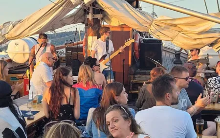 Live Evening Rock Music Cruise in Oslo Fjord with Shrimp Buffet