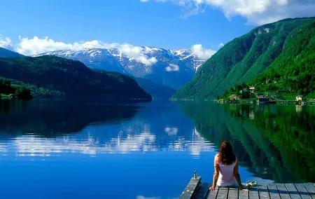 Bergen: Private Full-Day Roundtrip to Hardangerfjord with cruise