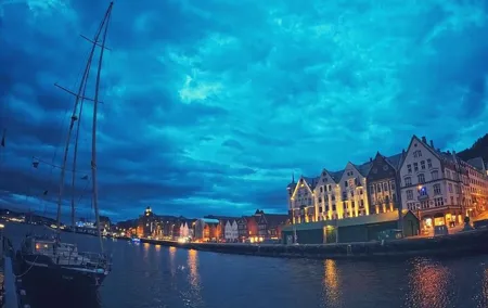 Bergen's Twilight Magic: An Evening Adventure Walking tour