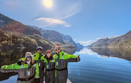 Mostraumen Private Pontoon Cruise