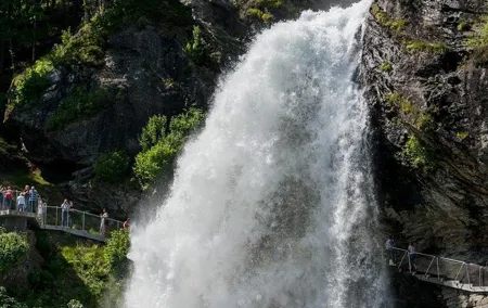 Private tour - Hardangerfjord, Voss Gondola & 4 Great Waterfalls