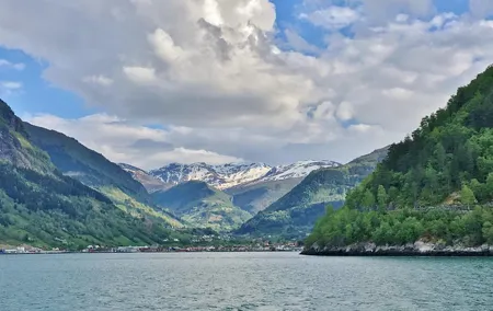 PRIVATE GUIDED TOUR: King of the Fjords – round trip to the Sognefjord, 11 hours