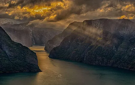 PRIVATE TOUR: Sketches of Norway , Gudvangen, Flåm, Stegastein